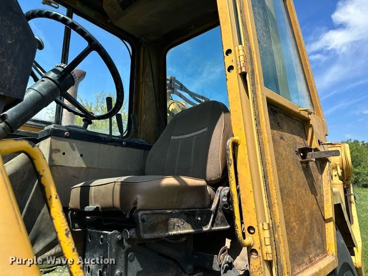 image for item DS2265 1980 John Deere 862  elevating scraper