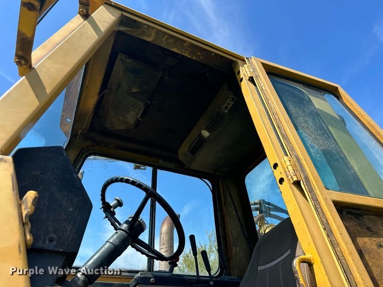 image for item DS2265 1980 John Deere 862  elevating scraper