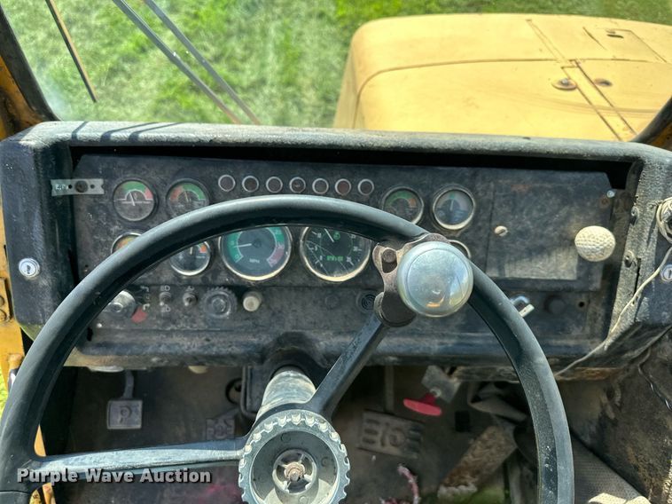 image for item DS2265 1980 John Deere 862  elevating scraper