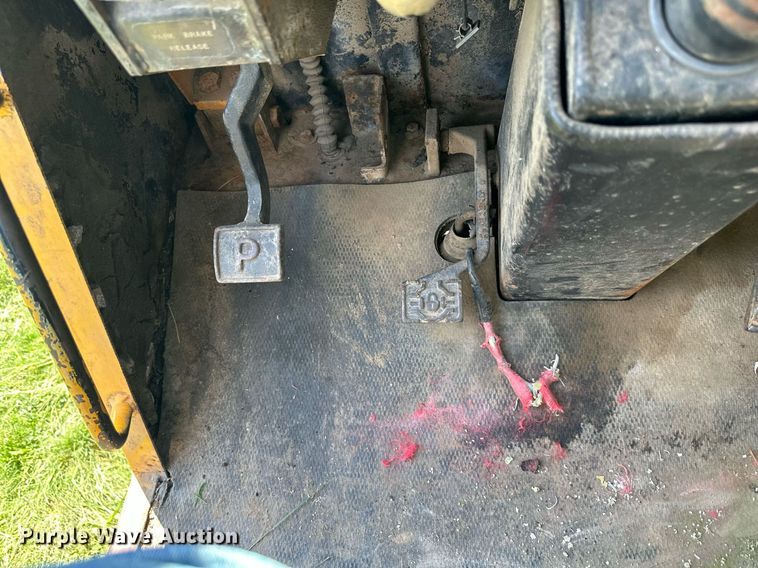 image for item DS2265 1980 John Deere 862  elevating scraper