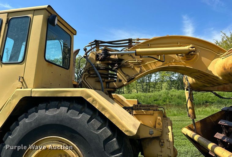 image for item DS2265 1980 John Deere 862  elevating scraper