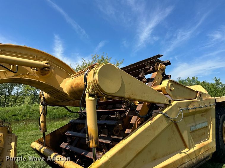 image for item DS2265 1980 John Deere 862  elevating scraper