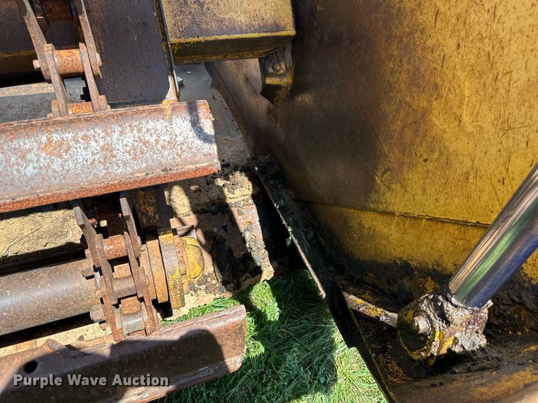 image for item DS2265 1980 John Deere 862  elevating scraper