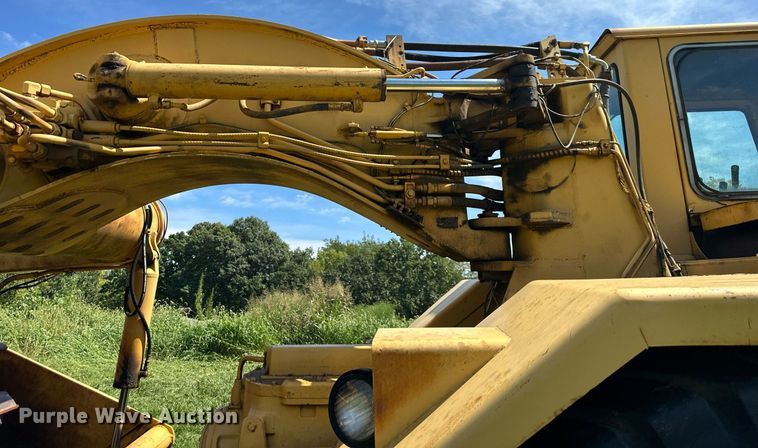 image for item DS2265 1980 John Deere 862  elevating scraper