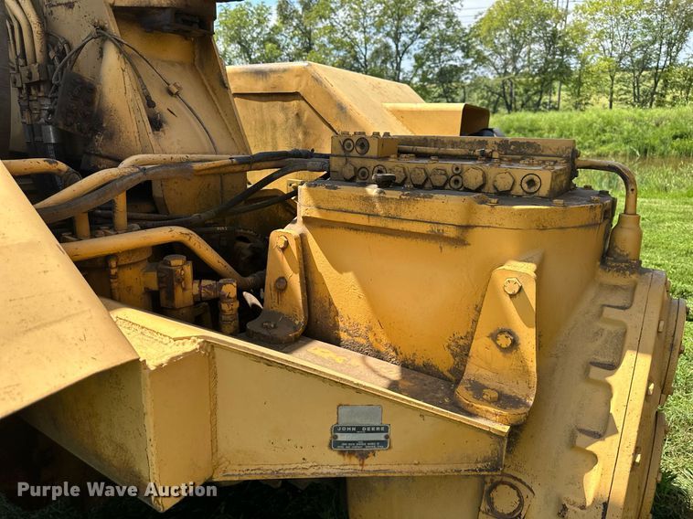 image for item DS2265 1980 John Deere 862  elevating scraper