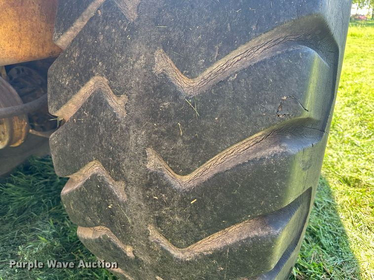 image for item DS2265 1980 John Deere 862  elevating scraper