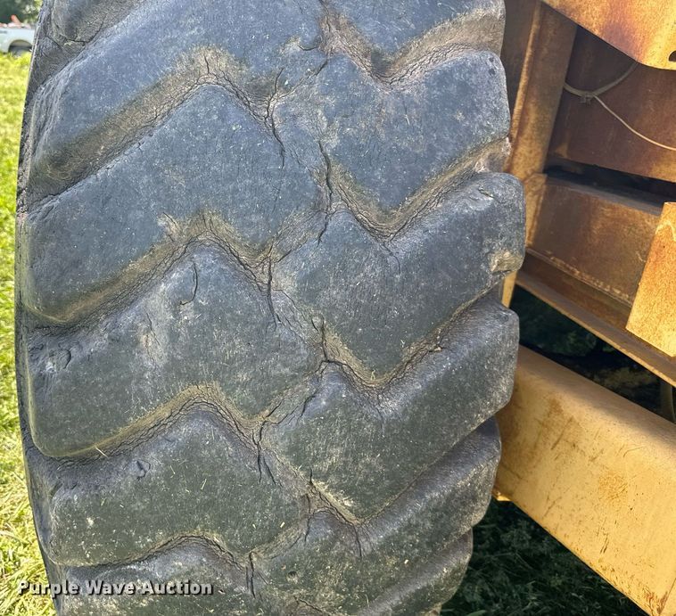 image for item DS2265 1980 John Deere 862  elevating scraper