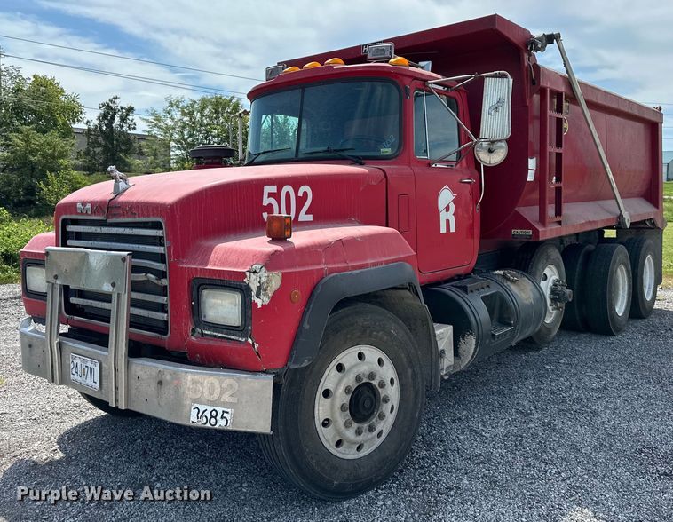 image for item DS2266 1996 Mack  dump truck