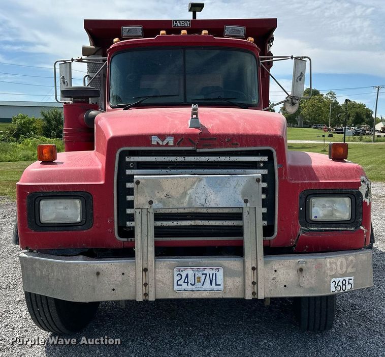 image for item DS2266 1996 Mack  dump truck