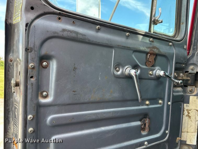 image for item DS2266 1996 Mack  dump truck