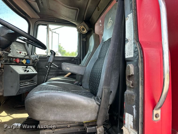 image for item DS2266 1996 Mack  dump truck