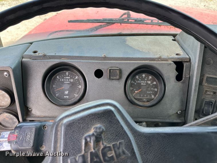 image for item DS2266 1996 Mack  dump truck