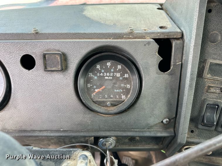 image for item DS2266 1996 Mack  dump truck