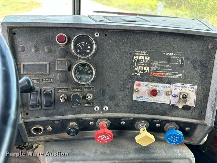 image for item DS2266 1996 Mack  dump truck