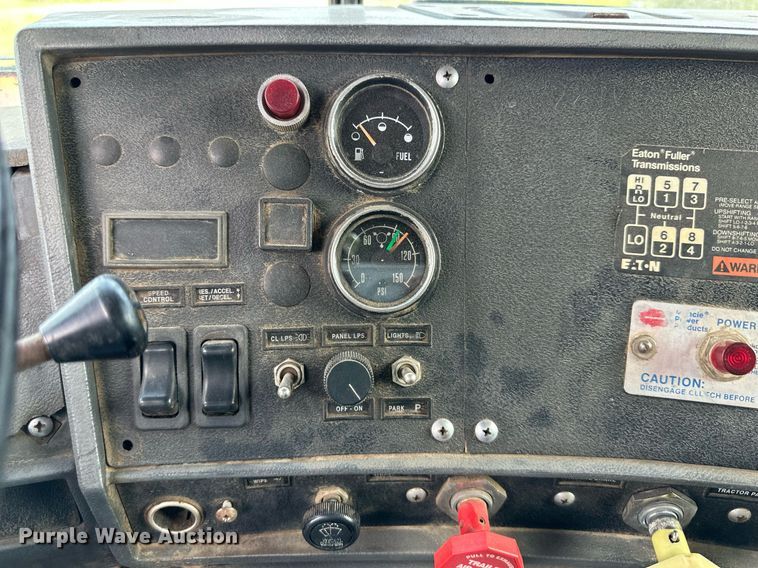 image for item DS2266 1996 Mack  dump truck