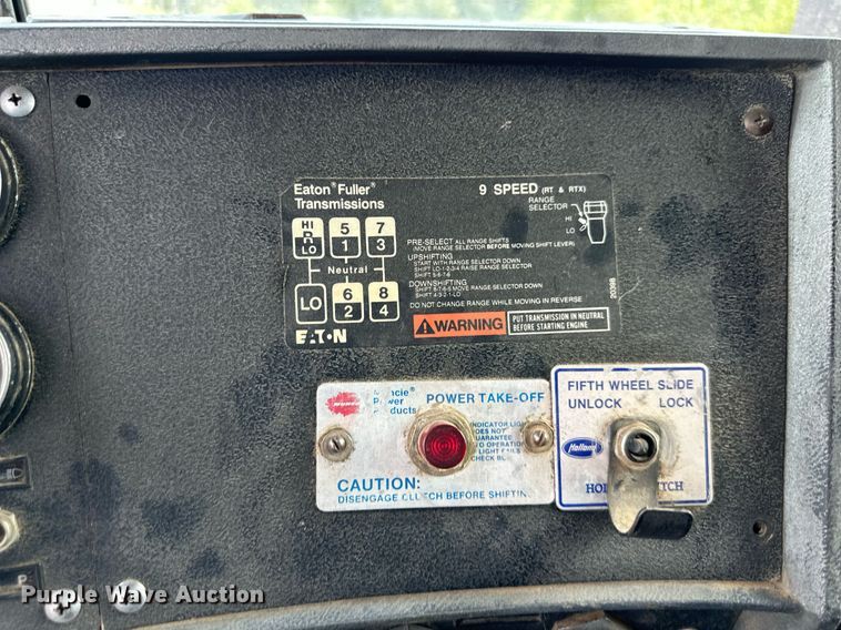 image for item DS2266 1996 Mack  dump truck