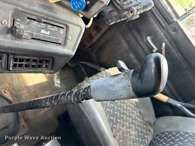 image for item DS2266 1996 Mack  dump truck