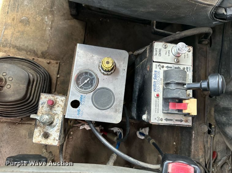 image for item DS2266 1996 Mack  dump truck