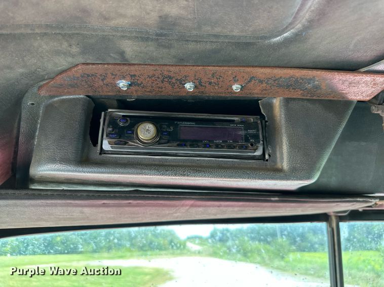 image for item DS2266 1996 Mack  dump truck