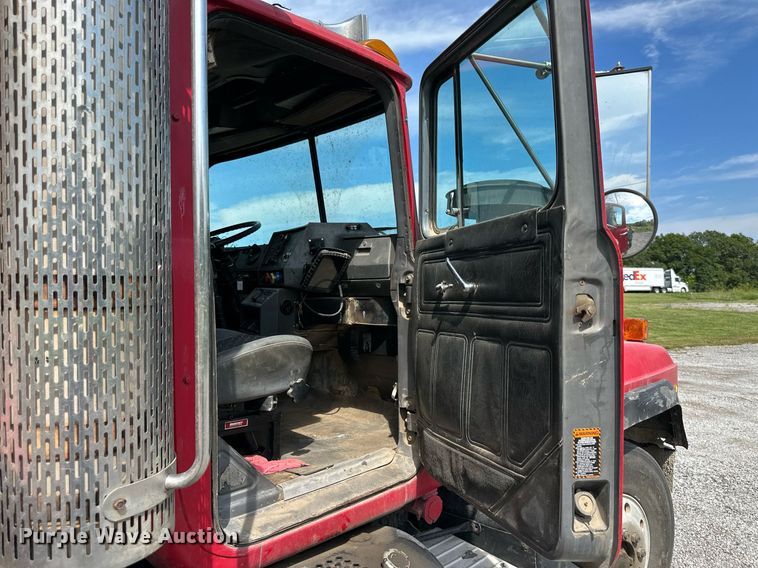 image for item DS2266 1996 Mack  dump truck