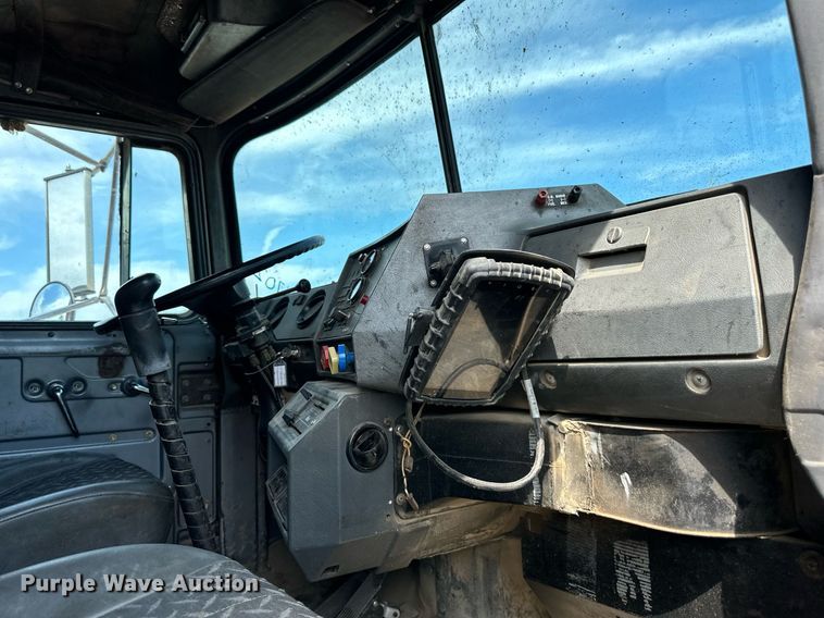 image for item DS2266 1996 Mack  dump truck