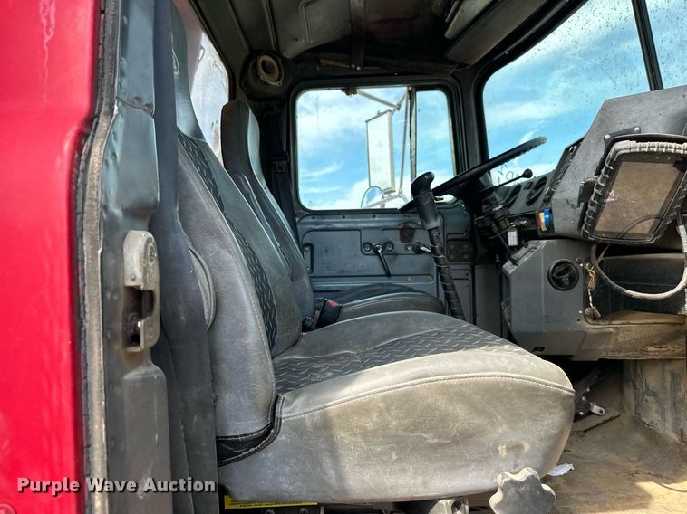 image for item DS2266 1996 Mack  dump truck