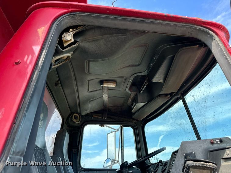 image for item DS2266 1996 Mack  dump truck
