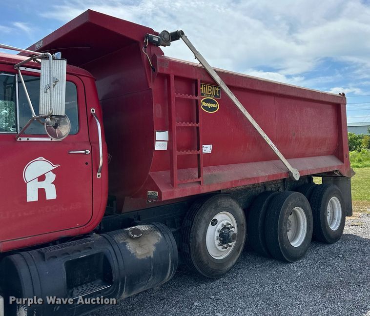 image for item DS2266 1996 Mack  dump truck