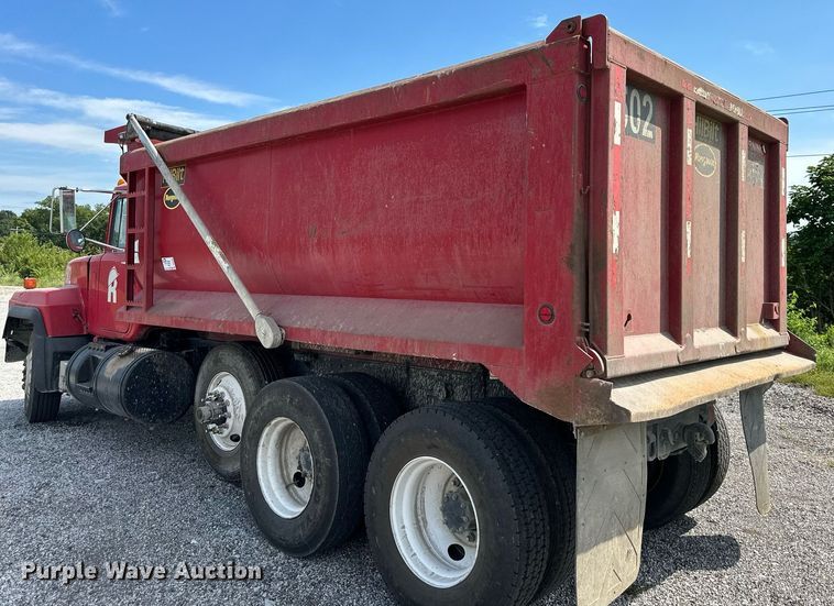 image for item DS2266 1996 Mack  dump truck