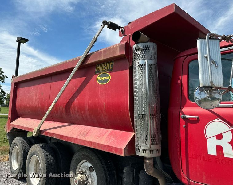 image for item DS2266 1996 Mack  dump truck