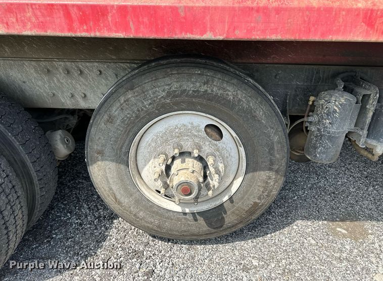 image for item DS2266 1996 Mack  dump truck