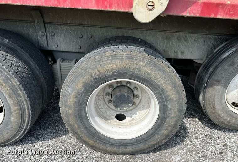 image for item DS2266 1996 Mack  dump truck