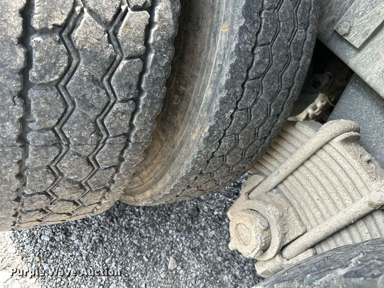 image for item DS2266 1996 Mack  dump truck