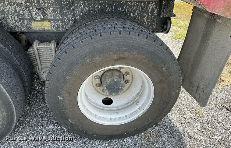 image for item DS2266 1996 Mack  dump truck