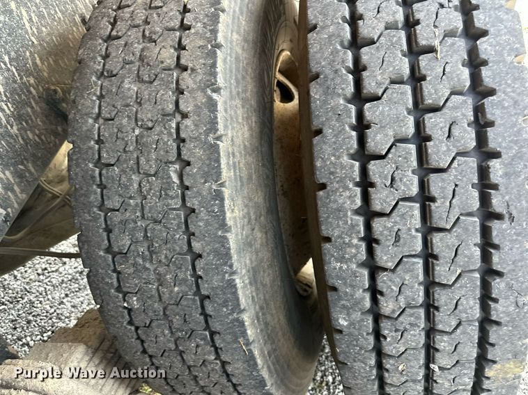 image for item DS2266 1996 Mack  dump truck