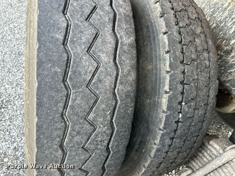 image for item DS2266 1996 Mack  dump truck