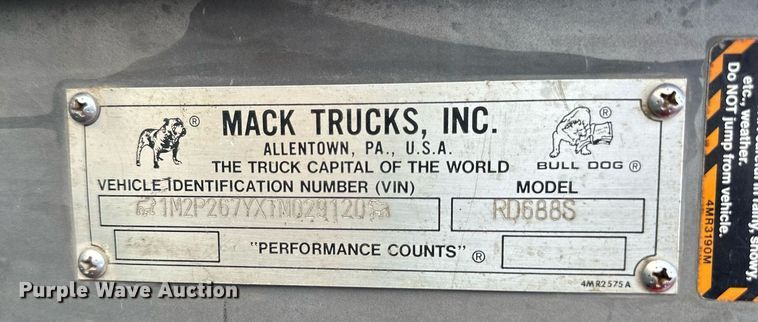 image for item DS2266 1996 Mack  dump truck