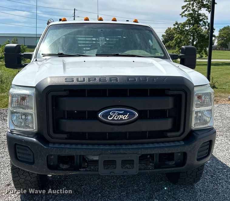 image for item DS2267 2012 Ford F250 Super Duty  Crew Cab flatbed pickup truck