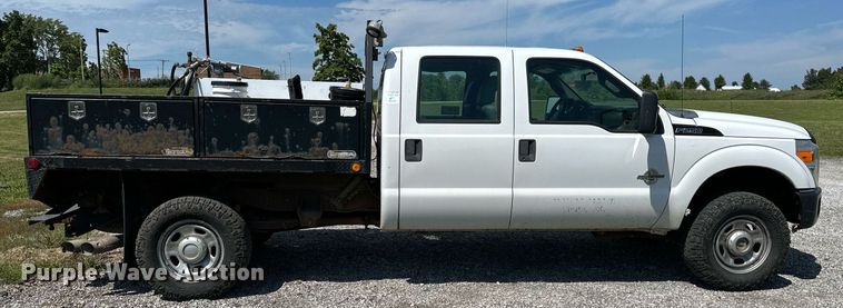 image for item DS2267 2012 Ford F250 Super Duty  Crew Cab flatbed pickup truck
