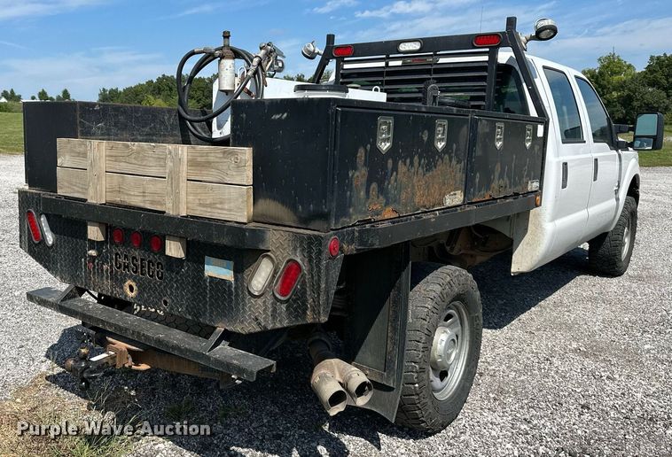 image for item DS2267 2012 Ford F250 Super Duty  Crew Cab flatbed pickup truck