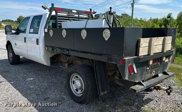 image for item DS2267 2012 Ford F250 Super Duty  Crew Cab flatbed pickup truck