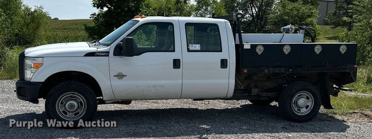 image for item DS2267 2012 Ford F250 Super Duty  Crew Cab flatbed pickup truck