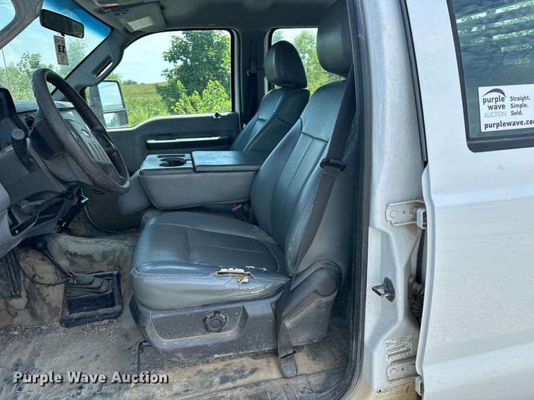 image for item DS2267 2012 Ford F250 Super Duty  Crew Cab flatbed pickup truck