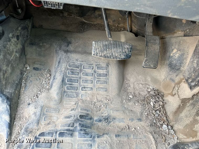 image for item DS2267 2012 Ford F250 Super Duty  Crew Cab flatbed pickup truck