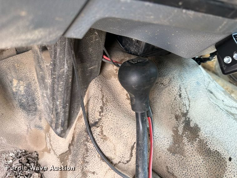 image for item DS2267 2012 Ford F250 Super Duty  Crew Cab flatbed pickup truck