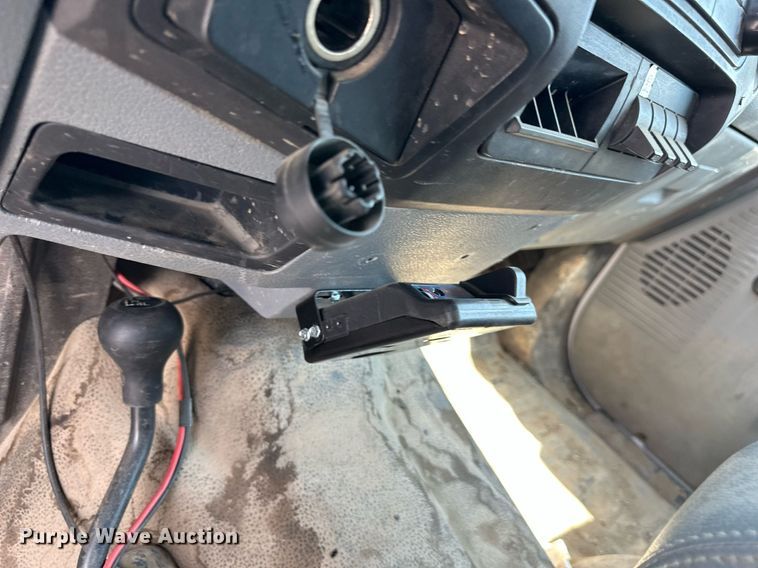 image for item DS2267 2012 Ford F250 Super Duty  Crew Cab flatbed pickup truck