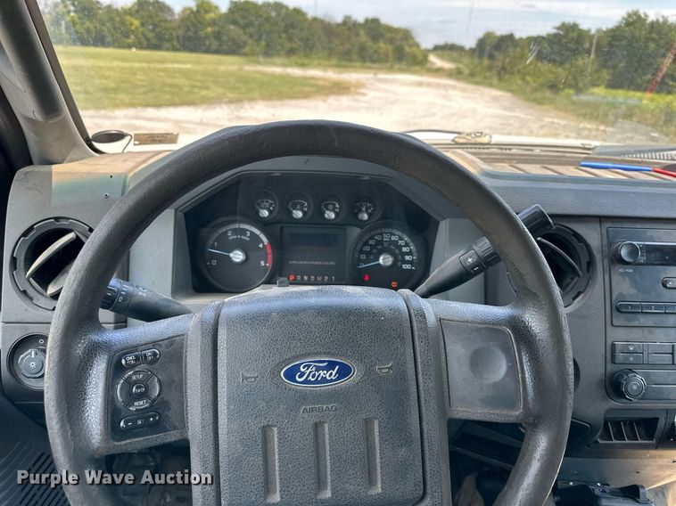 image for item DS2267 2012 Ford F250 Super Duty  Crew Cab flatbed pickup truck