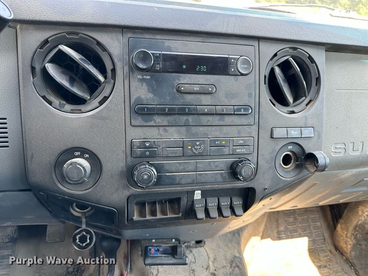 image for item DS2267 2012 Ford F250 Super Duty  Crew Cab flatbed pickup truck