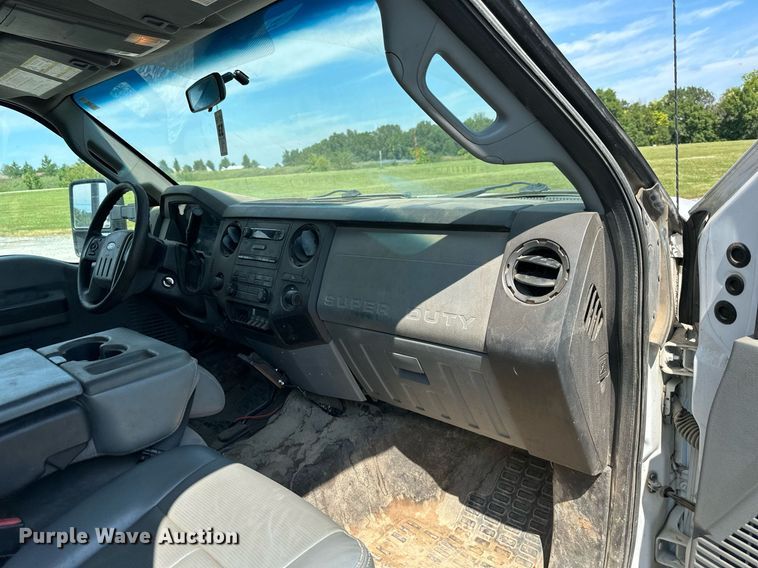 image for item DS2267 2012 Ford F250 Super Duty  Crew Cab flatbed pickup truck