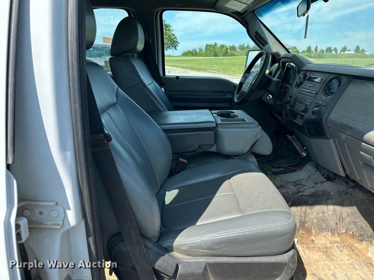 image for item DS2267 2012 Ford F250 Super Duty  Crew Cab flatbed pickup truck